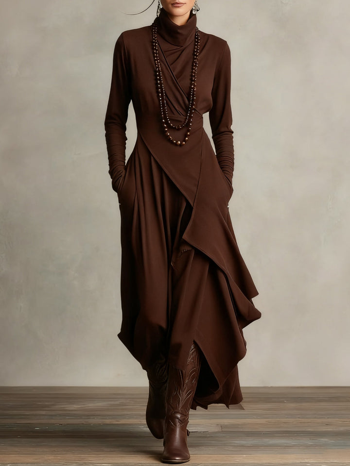 Modna brązowa sukienka maxi drapowana, wygodna i elegancka na każdą okazję.