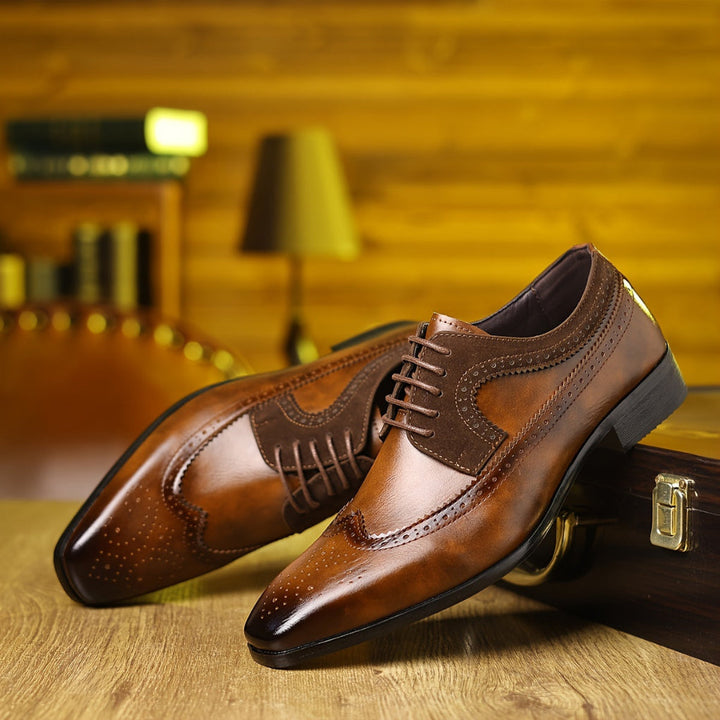 Czarne męskie buty biznesowe sznurowane ze skóry. Eleganckie i komfortowe obuwie formalne do garnituru.