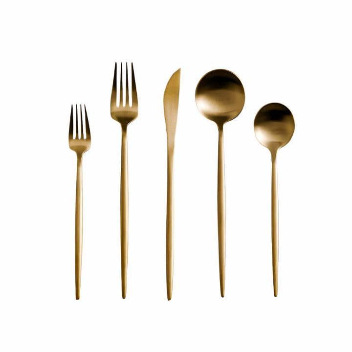 Zestaw minimalistycznych sztućców ze stali nierdzewnej, elegancki do nowoczesnej jadalni.