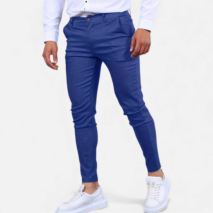 Męskie chinosy w stylu smart casual. Eleganckie i elastyczne spodnie, idealne do pracy oraz na casualowe wyjścia.