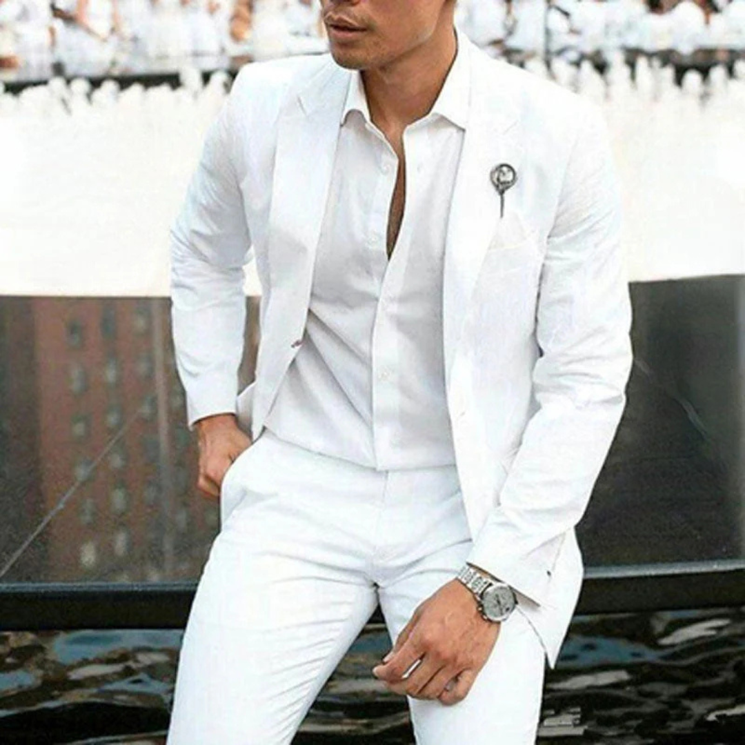 Nowoczesny garnitur męski slim fit. Stylowy, dwuczęściowy zestaw dla mężczyzn ceniących elegancję i komfort.