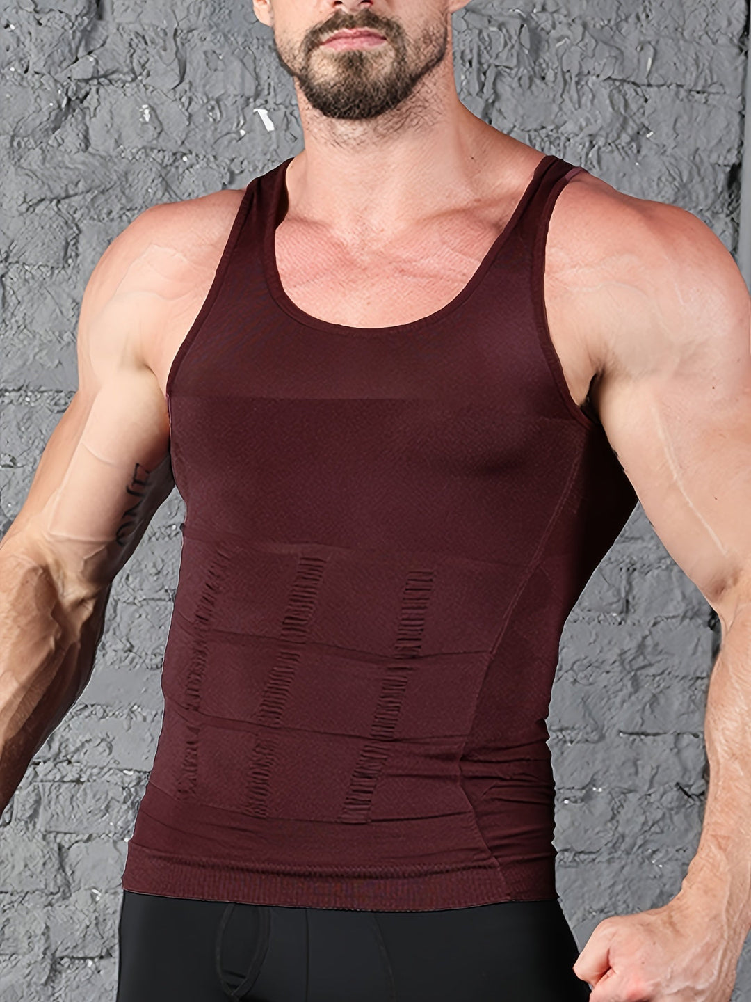 Tank top męski kompresyjny. Wygodna odzież sportowa, idealna do biegania, ćwiczeń i fitness.
