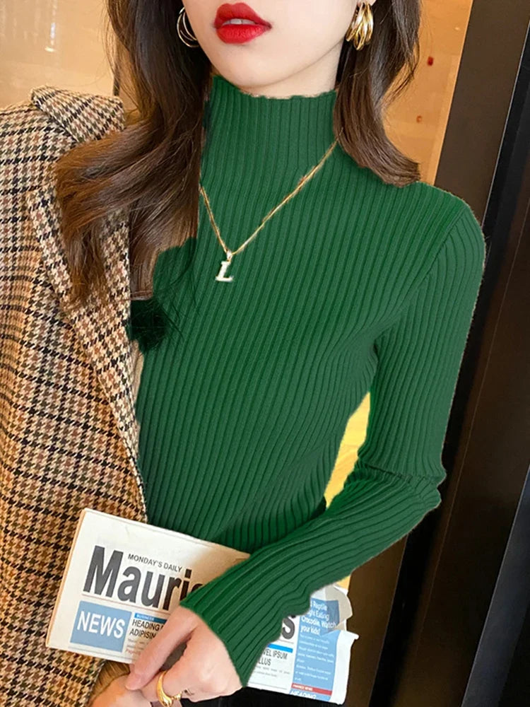 Damski sweter z golfem, slim fit. Niezbędny element garderoby, elegancki i modny do wielu zestawień.