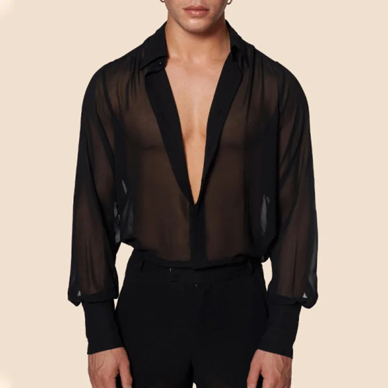 Męska czarna koszula slim fit z długim rękawem, idealna na imprezę. Elegancki krój, komfortowa moda męska.