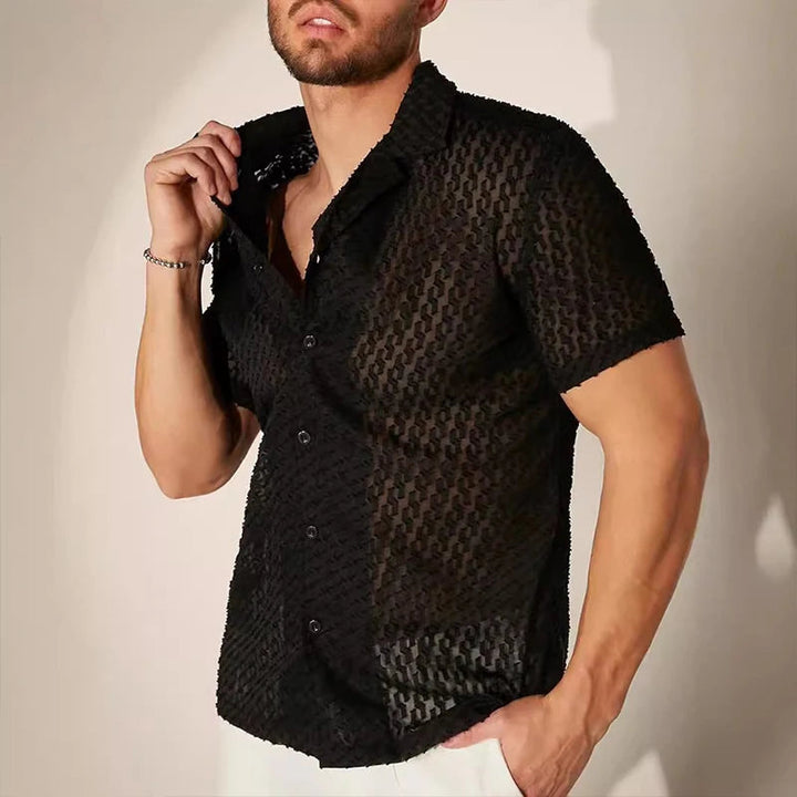 Męska czarna koszula slim fit z krótkim rękawem, idealna na lato i eleganckie, casualowe wyjścia.