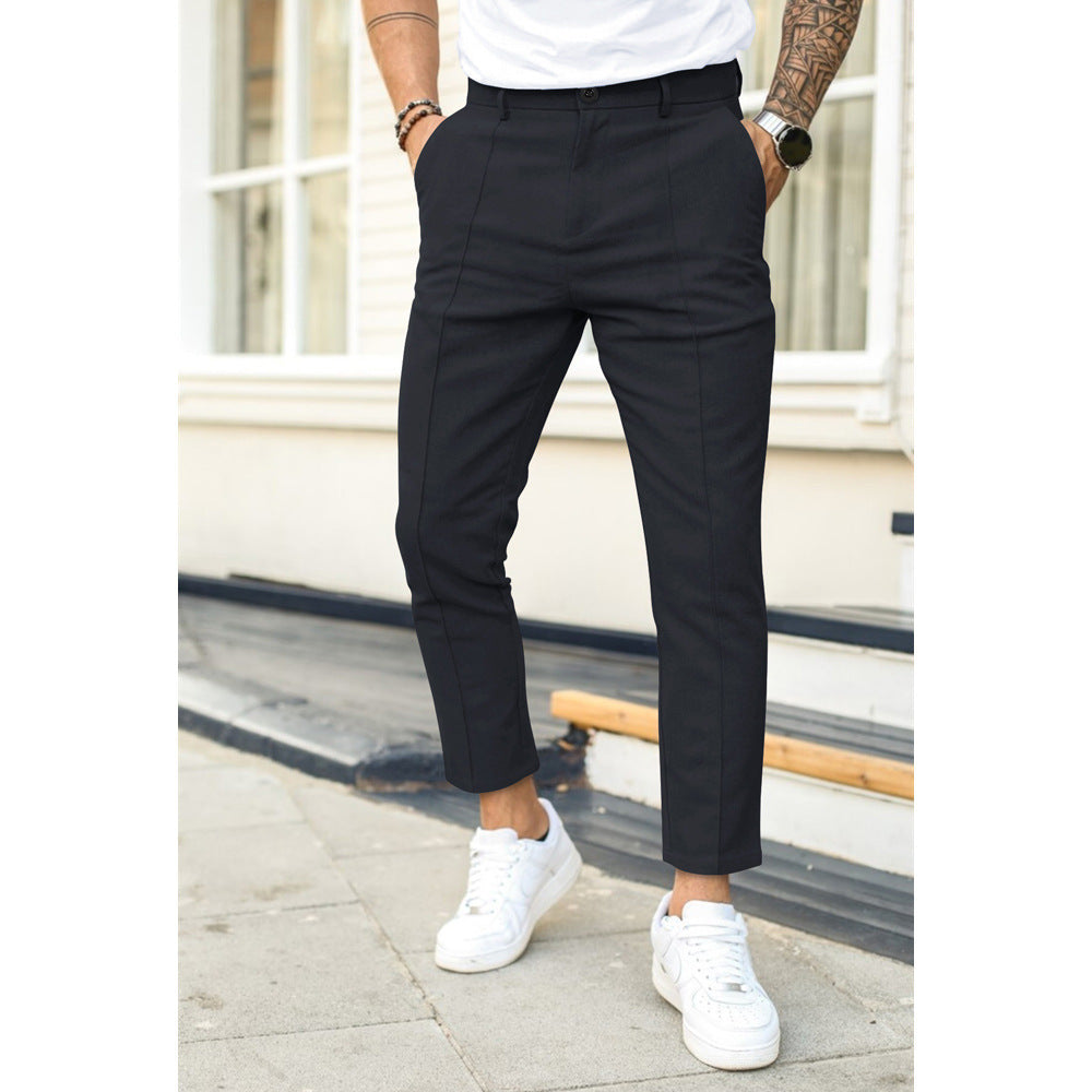 Eleganckie spodnie męskie slim-fit. Garniturowe, z idealnie wyprasowanymi kantami, na biznesowe spotkania.