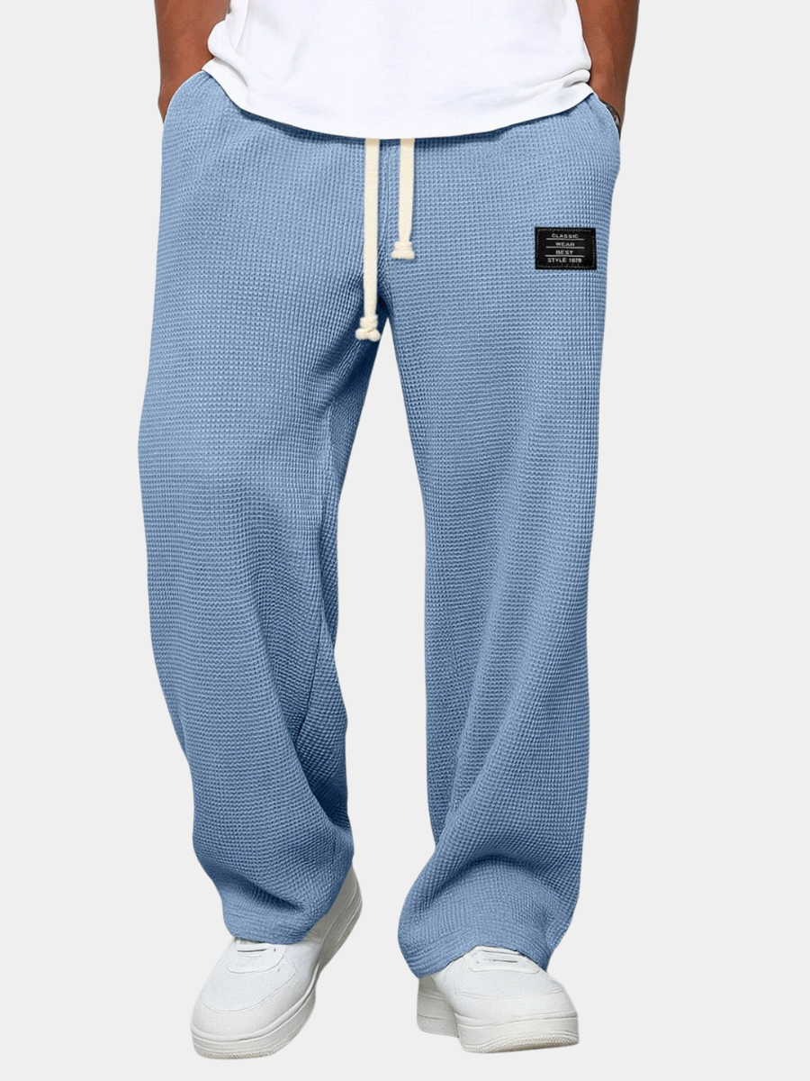 Męskie spodnie casual o luźnym kroju, idealne na co dzień. Wygodne i stylowe.