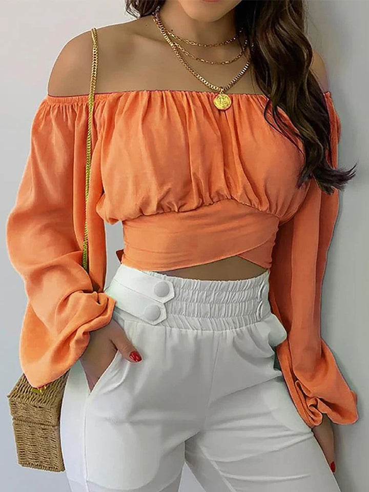 Krótki top damski boho z odkrytymi ramionami i efektownymi lampionowymi rękawami. Letnia bluzka casualowa na upały.
