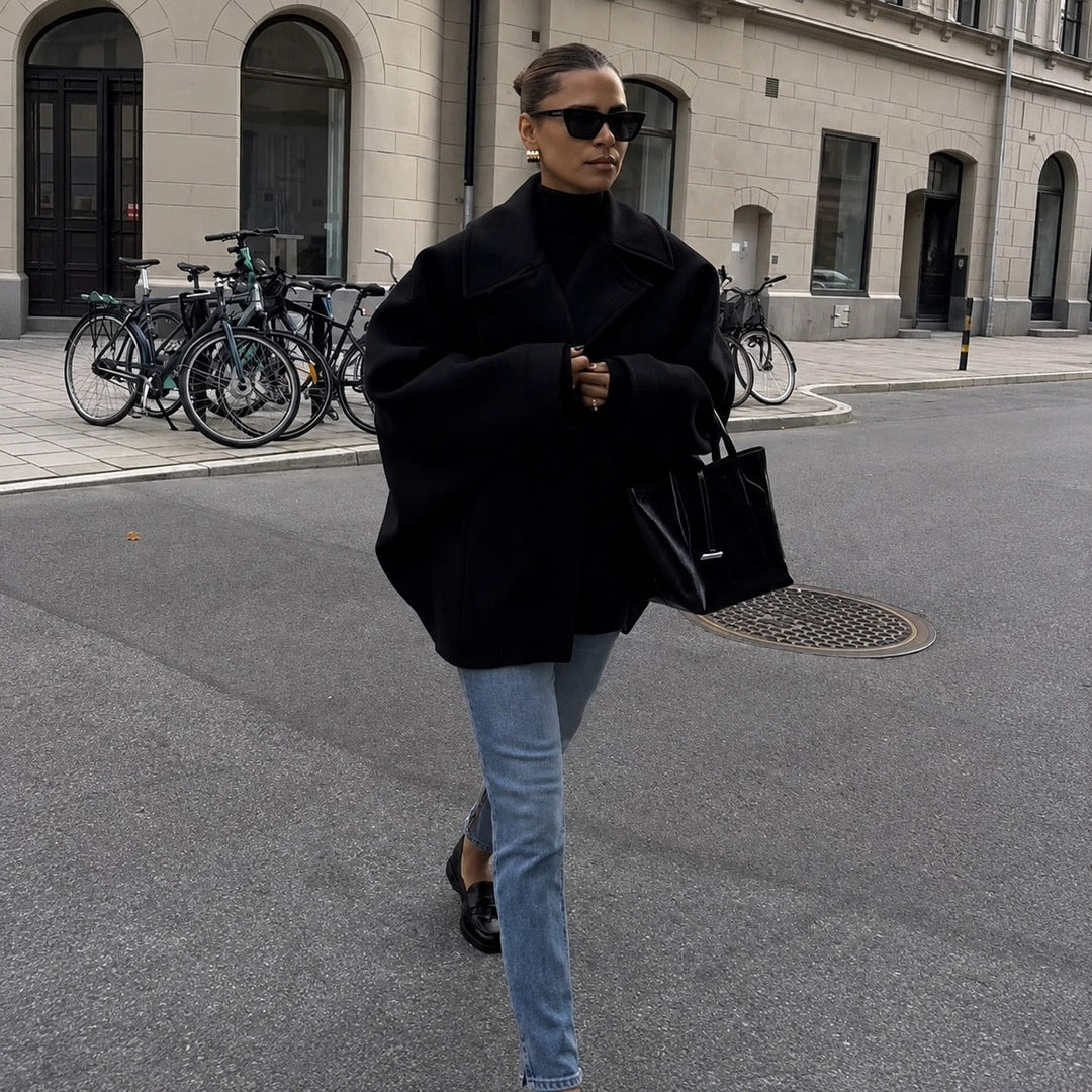 Damski płaszcz Elena w stylu oversize, dwurzędowy. Czarny, idealny na jesień. Elegancki dodatek.