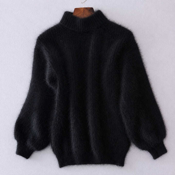 Elegancki damski sweter z golfem o luźnym kroju, idealny do warstwowych stylizacji na zimę.