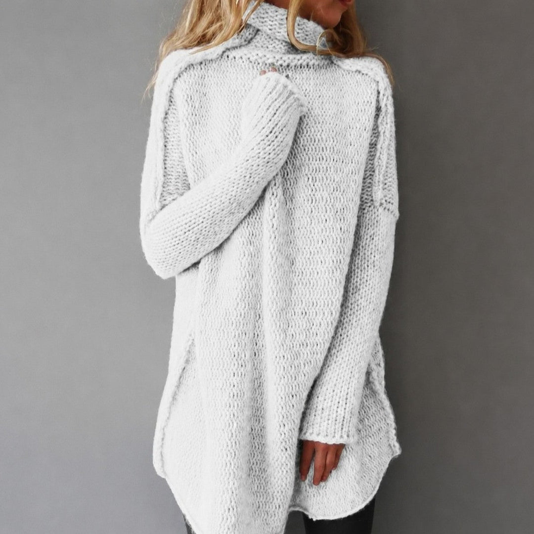 Ciepły damski golf, komfortowy sweter na zimę. Must-have w modzie damskiej na chłodne dni.