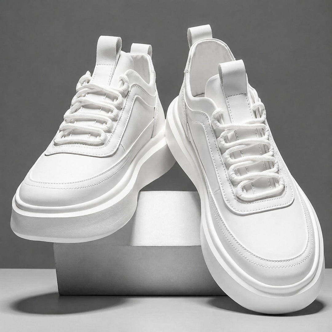 Męskie białe sneakersy sportowe. Stylowe i wygodne buty casualowe, idealne obuwie miejskie na lato.