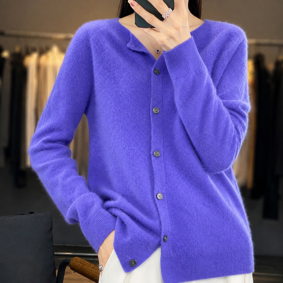 Modny sweter damski, elegancki krój z okrągłym dekoltem, idealny do codziennych stylizacji jesiennych.