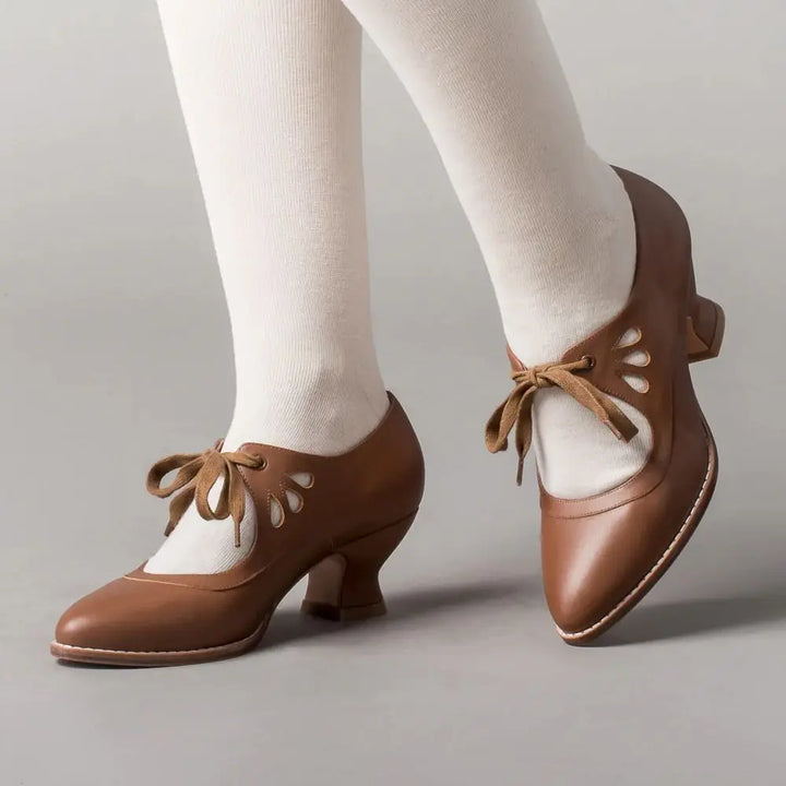 Damskie szpilki eleganckie z kokardą, buty na obcasie, styl vintage.