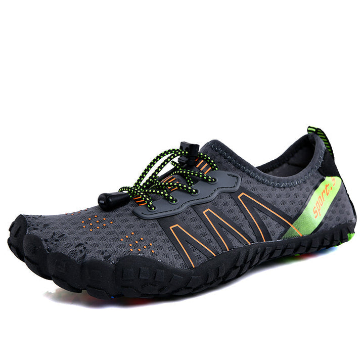 Buty wodne AquaFlex unisex w sportowym ujęciu. Antypoślizgowe obuwie do wody na surfing i plażę.