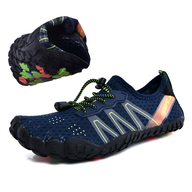 Z boku: lekkie buty wodne AquaFlex, antypoślizgowe, idealne do sportów wodnych. Obuwie unisex.