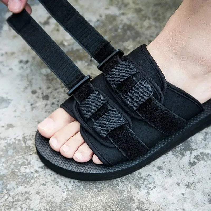 Wygodne czarne sandały płócienne unisex na rzep. Stylowe letnie obuwie do codziennych stylizacji.