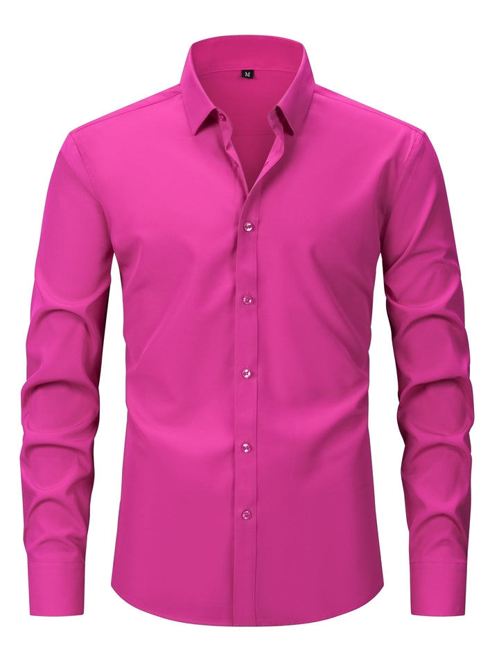 Czarna koszula męska slim fit z długim rękawem, modny look na wieczór.