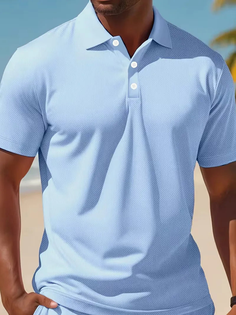 Wygodny letni komplet męski na co dzień: koszulka polo z kołnierzykiem i szorty.