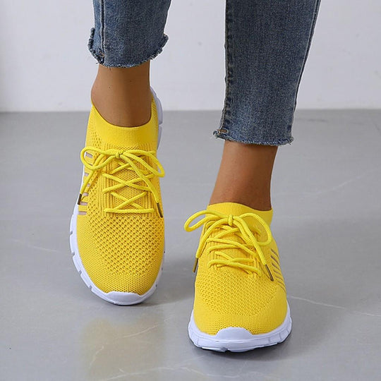 Stylowe damskie sneakersy wsuwane, lekkie i komfortowe obuwie na wiosnę i lato.