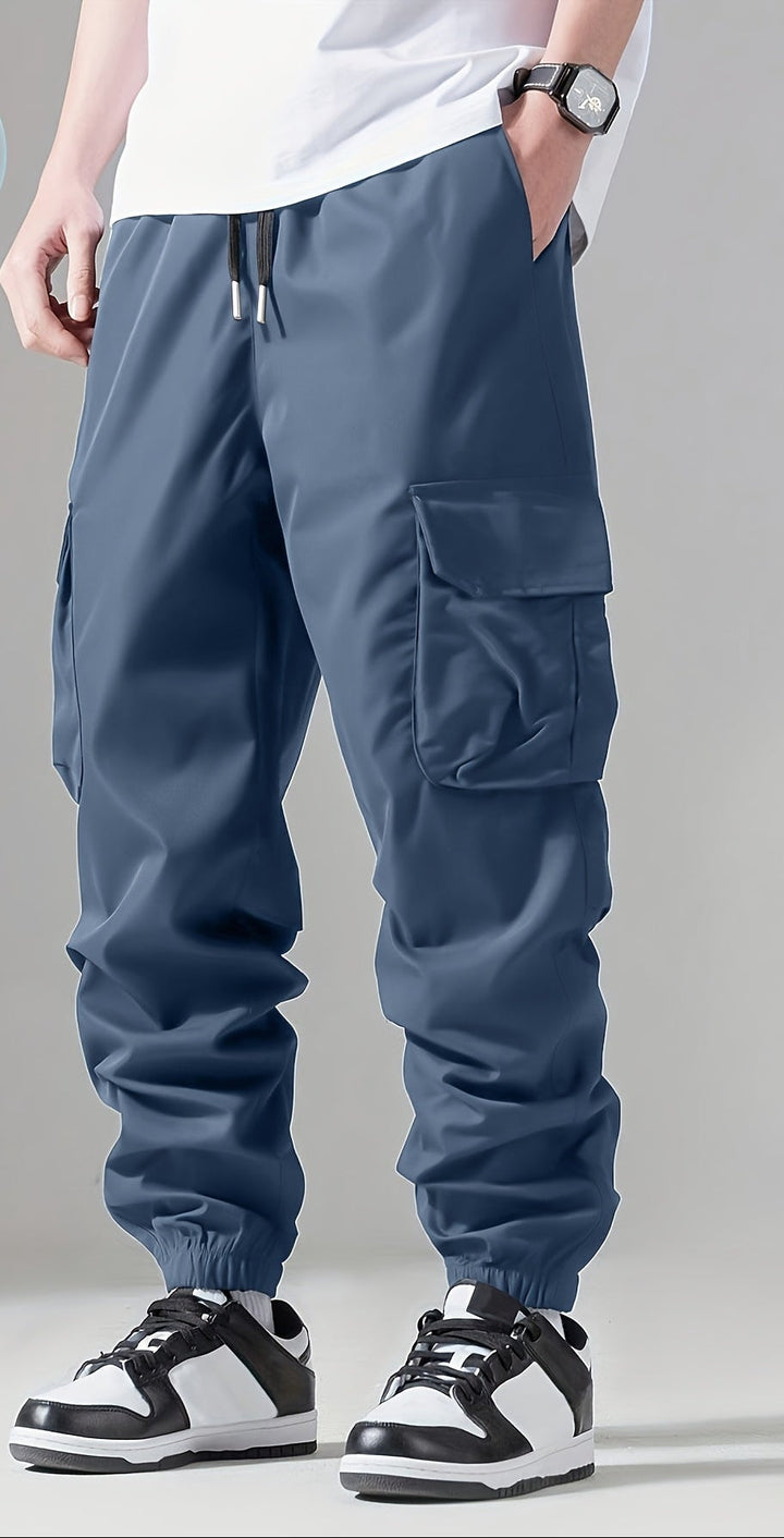 Modne joggery cargo męskie, regular fit, z praktycznymi kieszeniami, na jesień i wiosnę.