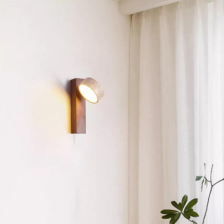 Lampa ścienna LED z trawertynu, drewniana podstawa, japoński styl, naturalne, miękkie światło do sypialni.