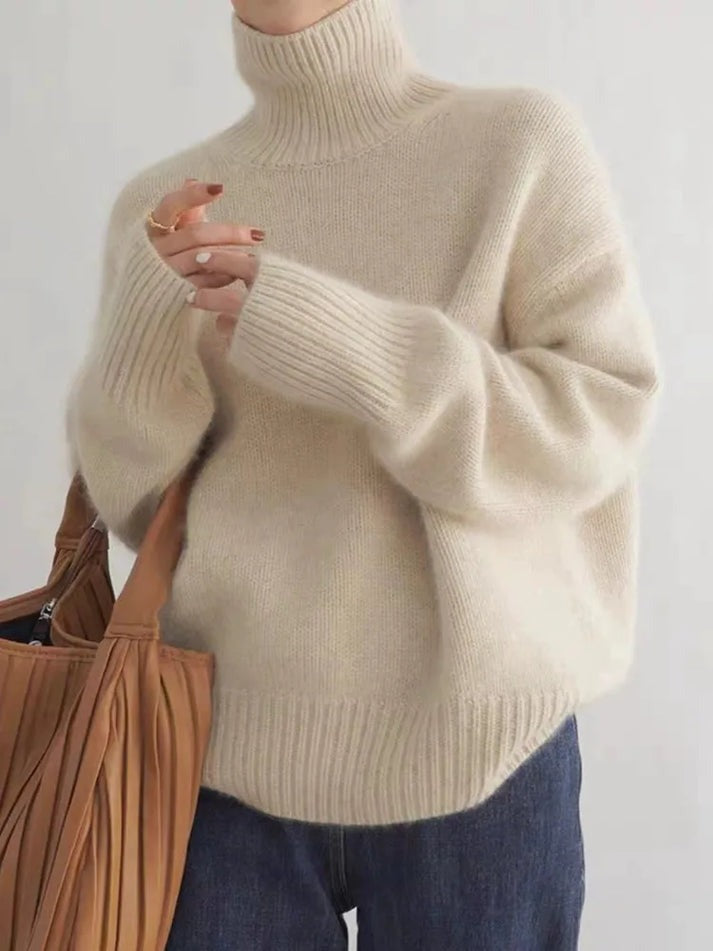 Uniwersalny damski sweter golfowy, świetny do biura i casualowych stylizacji. Komfortowy i elegancki.
