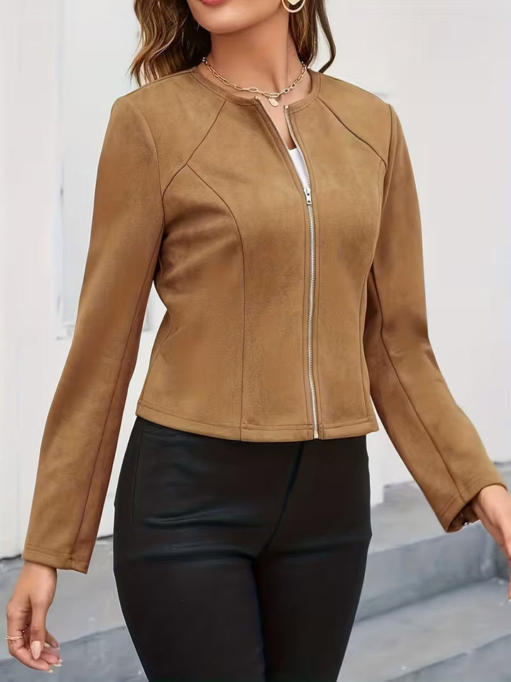Wiosenna damska kurtka zamszowa, beżowa. Na zamek, z okrągłym dekoltem. Must-have w modzie damskiej.