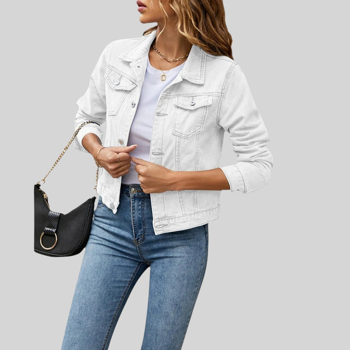 Stylowa damska kurtka jeansowa casualowa, niezastąpiona w modzie jesiennej i stylu ulicznym.