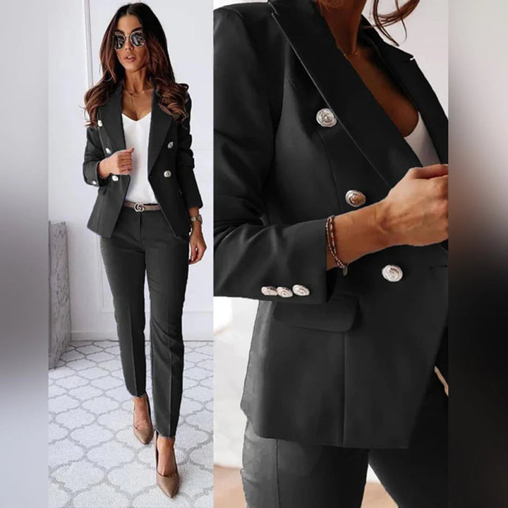Dopasowany garnitur damski biznesowy, z żakietem i spodniami. Stylowy zestaw dla kobiety ceniącej elegancję.