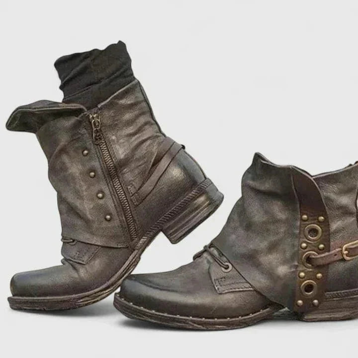 Modne damskie botki na niskim obcasie do casualowych i rockowych stylizacji. Wygodne obuwie zimowe.