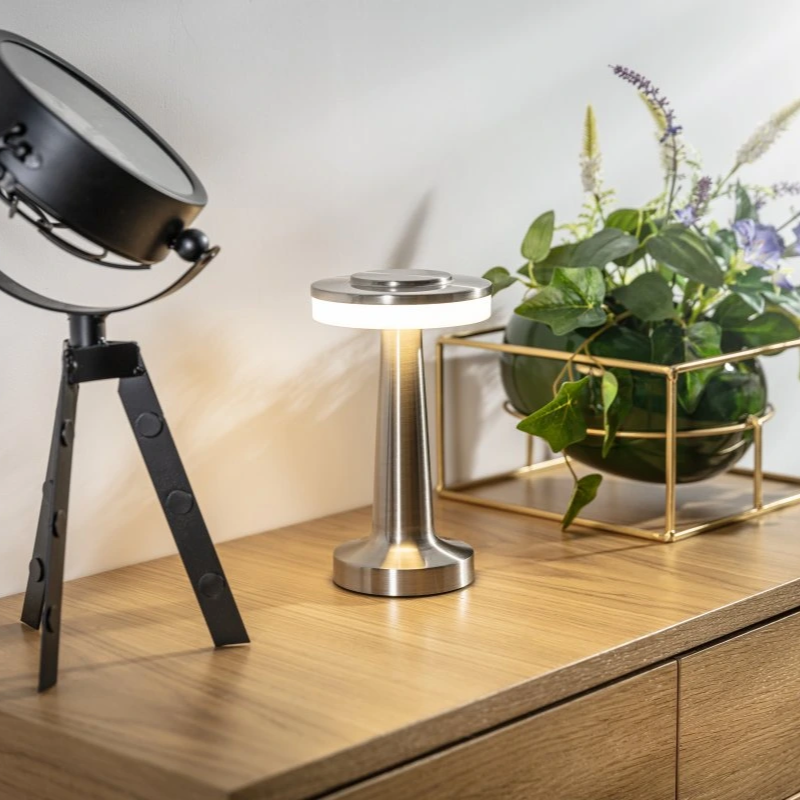 Lampa LumiBar metalowa, ściemnialna LED, bezprzewodowa do salonu i sypialni.