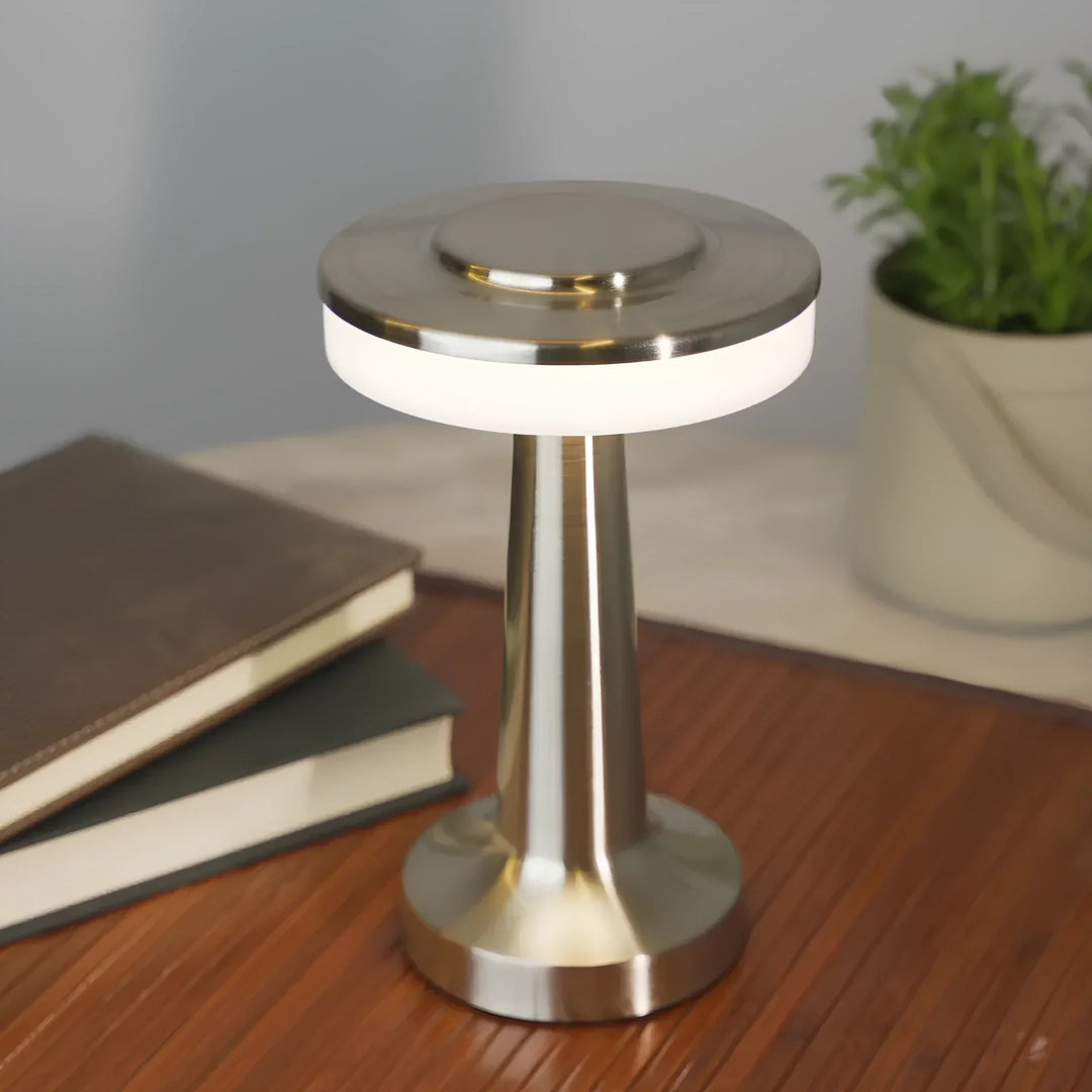 Bezprzewodowa lampa stołowa LumiBar w stylu retro, metalowa, ściemniana, z ładowaniem USB-C.