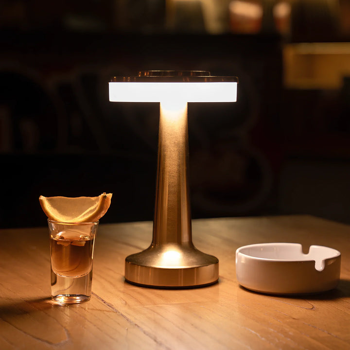 Stylowa bezprzewodowa lampa stołowa LumiBar, retro design, idealna do dekoracji wnętrz.