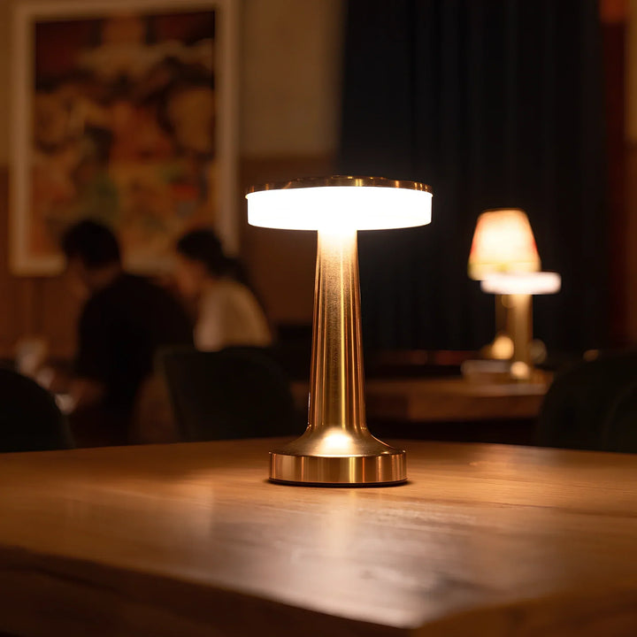 Oświetlenie retro LumiBar: bezprzewodowa lampa stołowa, przenośna, zasilana USB-C.