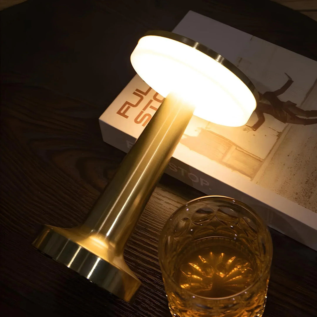LumiBar: bezprzewodowa lampa stołowa retro, zasilana USB-C, przenośna, idealna do każdego wnętrza.