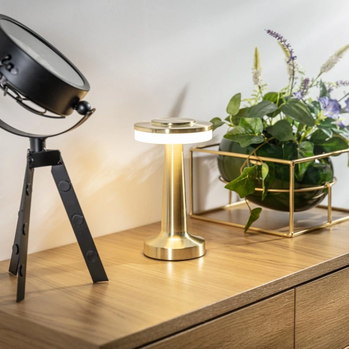 Lampa LED LumiBar: bezprzewodowa, ściemnialna, retro design, do biurka i sypialni.