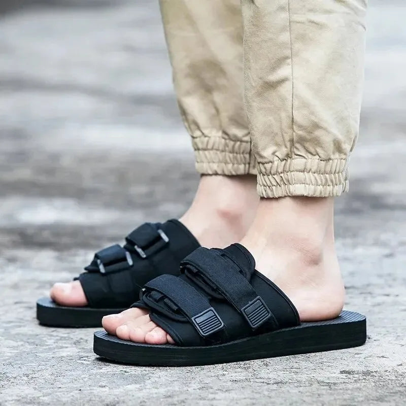 Czarne sandały unisex z płótna na rzep. Idealne, wygodne buty letnie do codziennego noszenia.