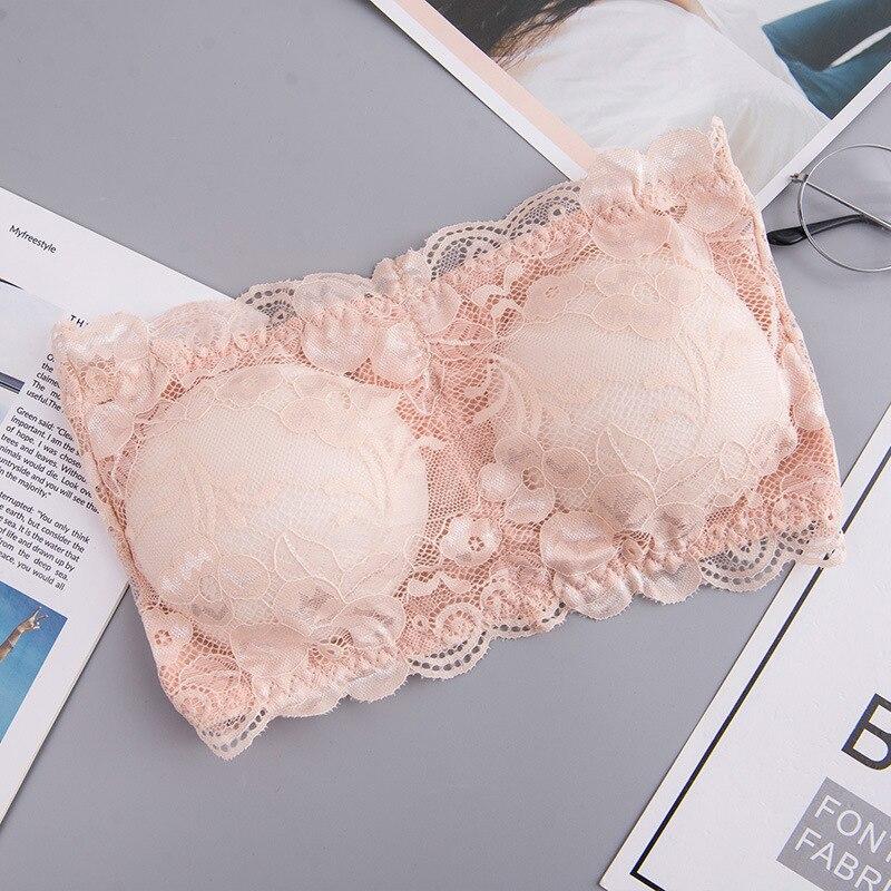 Stylowy biustonosz bandeau koronkowy dla kobiet, bez ramiączek. Komfortowa i elegancka bielizna w klasycznej czerni.