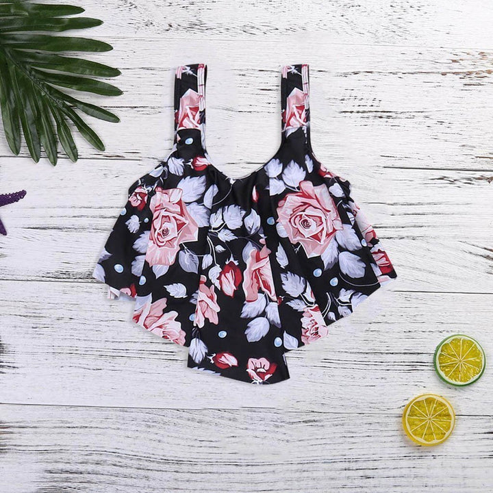 Damski biustonosz bikini z regulowanymi ramiączkami i ozdobną falbanką. Idealny strój kąpielowy na lato.
