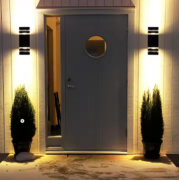 Aluminiowa lampa zewnętrzna, wodoodporna, z podwójnym światłem. Idealna do oświetlenia tarasu, ogrodu i elewacji.