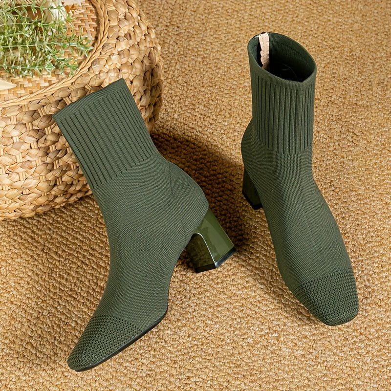 Dopasowane elastyczne botki damskie sock-boot, wygodne i stylowe. Doskonałe na jesienne casualowe stylizacje.