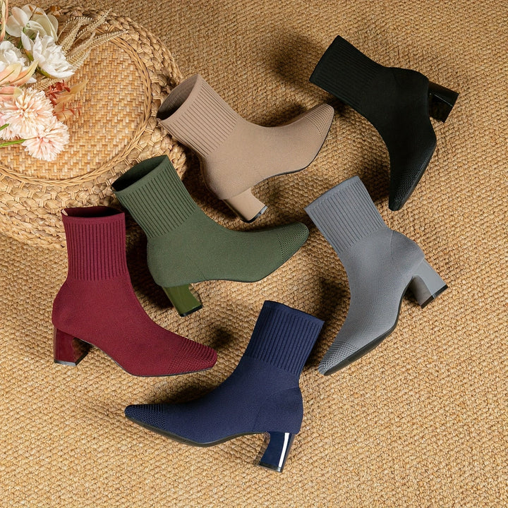 Eleganckie damskie botki sock-boot, modne i wszechstronne. Idealne do casualowych i eleganckich jesiennych outfitów.