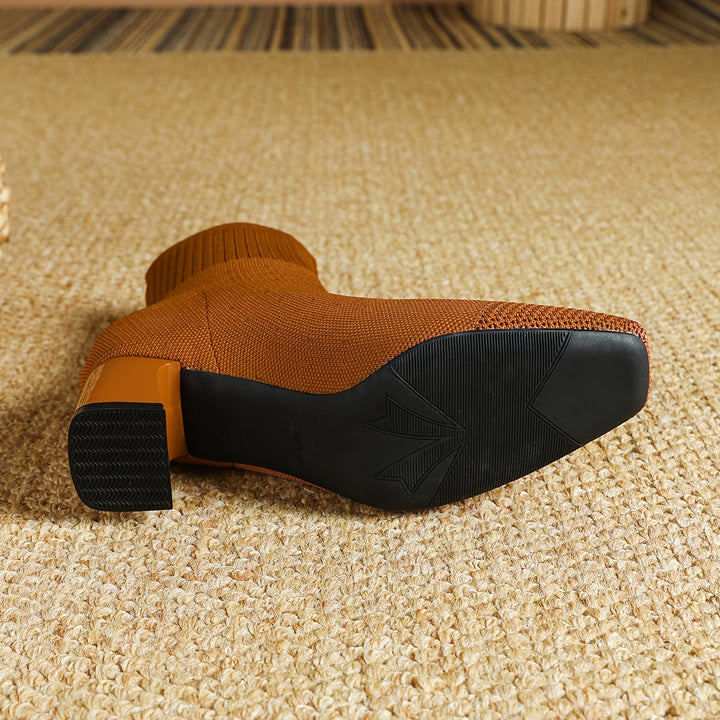 Damskie botki sock-boot na niskim obcasie, elastyczne i eleganckie. Wygodne do casualowych stylizacji jesiennych.