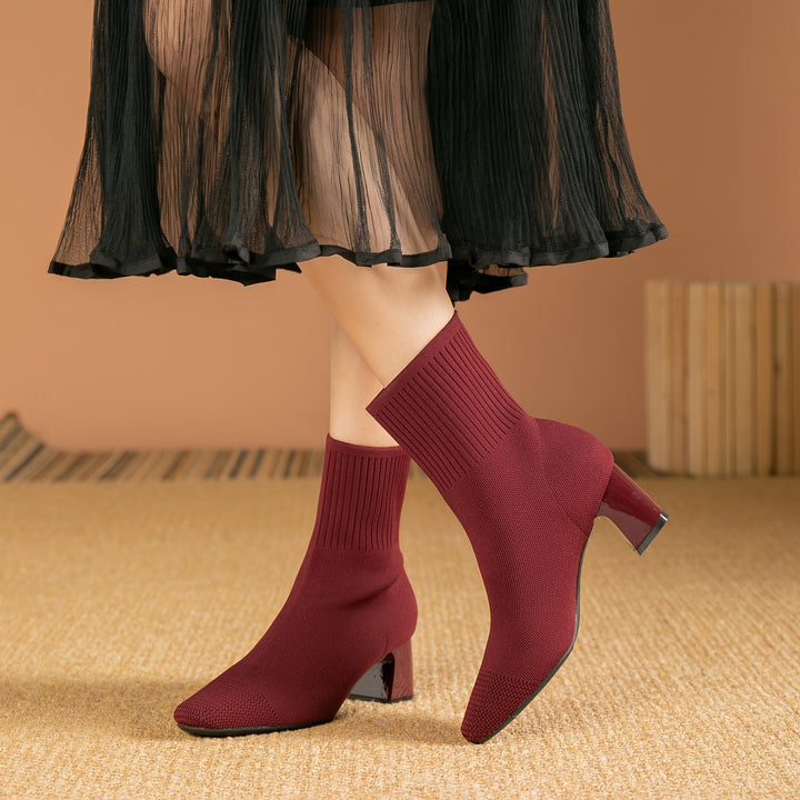 Łatwe do wsuwania, elastyczne damskie botki sock-boot. Zapewniają wygodę i styl na jesień. Modne i eleganckie.