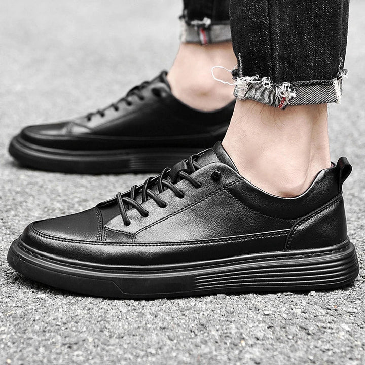 Profil męskich sneakersów niskich. Wygodne sznurowane buty męskie do sportowego stylu na co dzień.