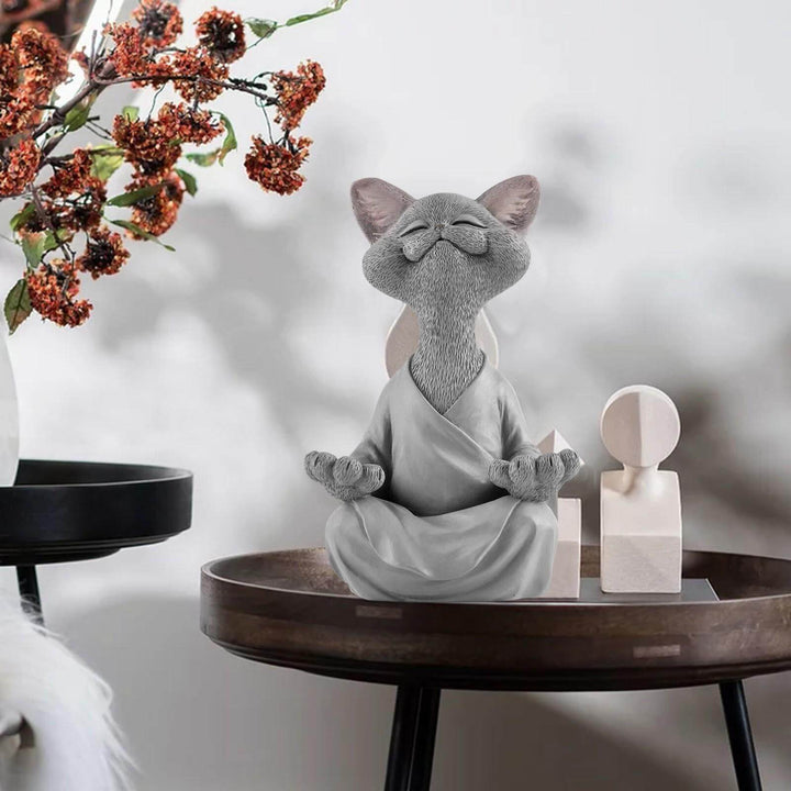 Stylowa figurka kota buddyjskiego, dodająca elegancji i zen każdemu wnętrzu. Idealna dekoracja domu.
