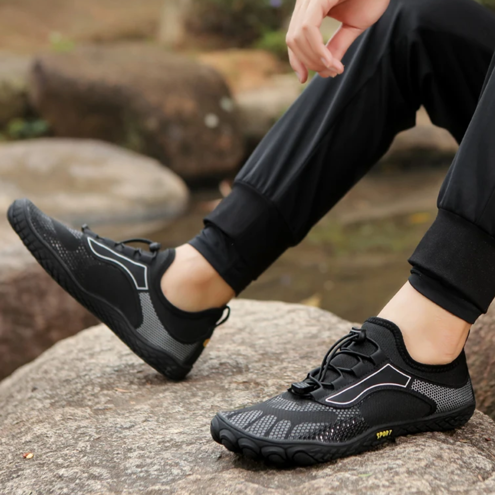 Lekkie, minimalistyczne buty sportowe na bosaka, doskonałe do biegania w terenie i codziennych aktywności.