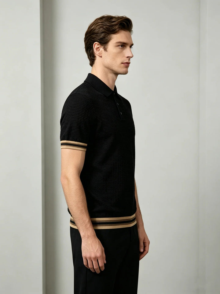 Lekka i oddychająca czarna męska koszulka polo slim fit, idealna na co dzień i casualowe wyjścia.