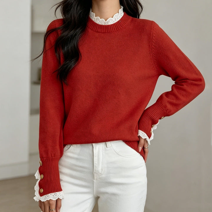 Komfortowy sweter damski z miękkiej dzianiny, ozdobiony delikatną koronką przy dekolcie. Moda na co dzień.